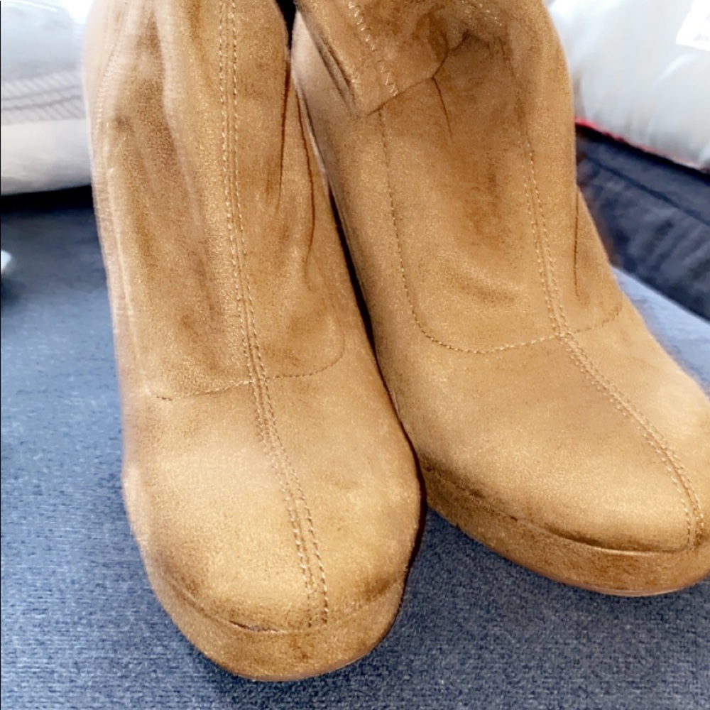 Heels - Picture 3 of 3